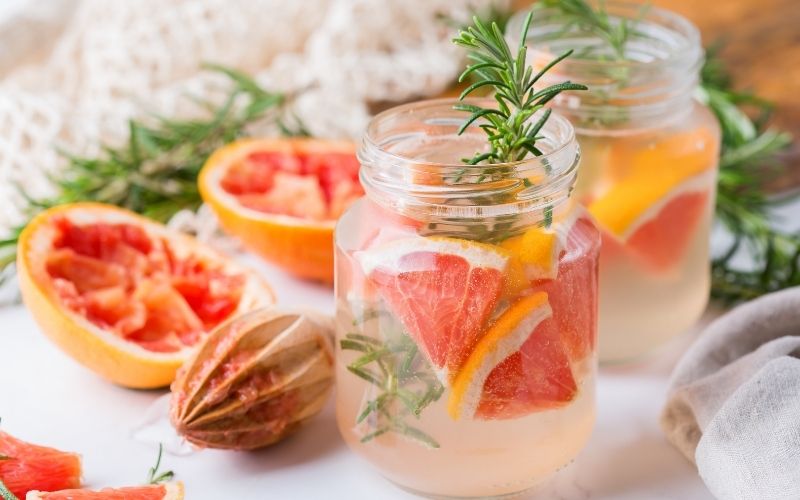 hard seltzer con frutta fresca