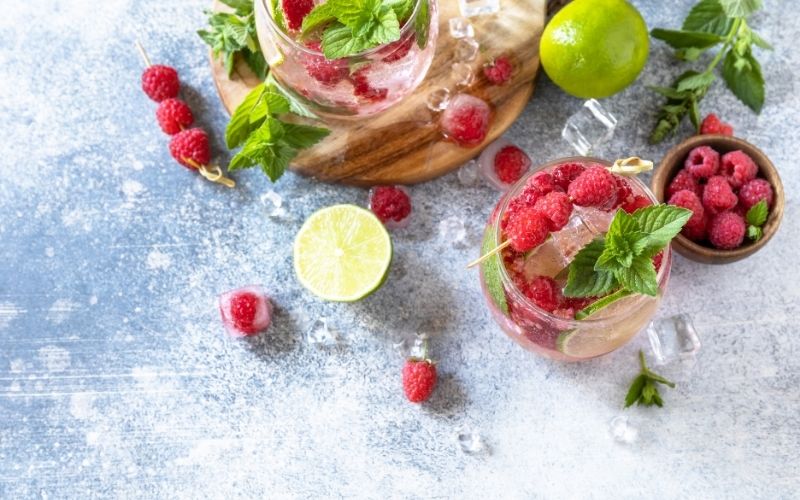 cocktail con hard seltzer